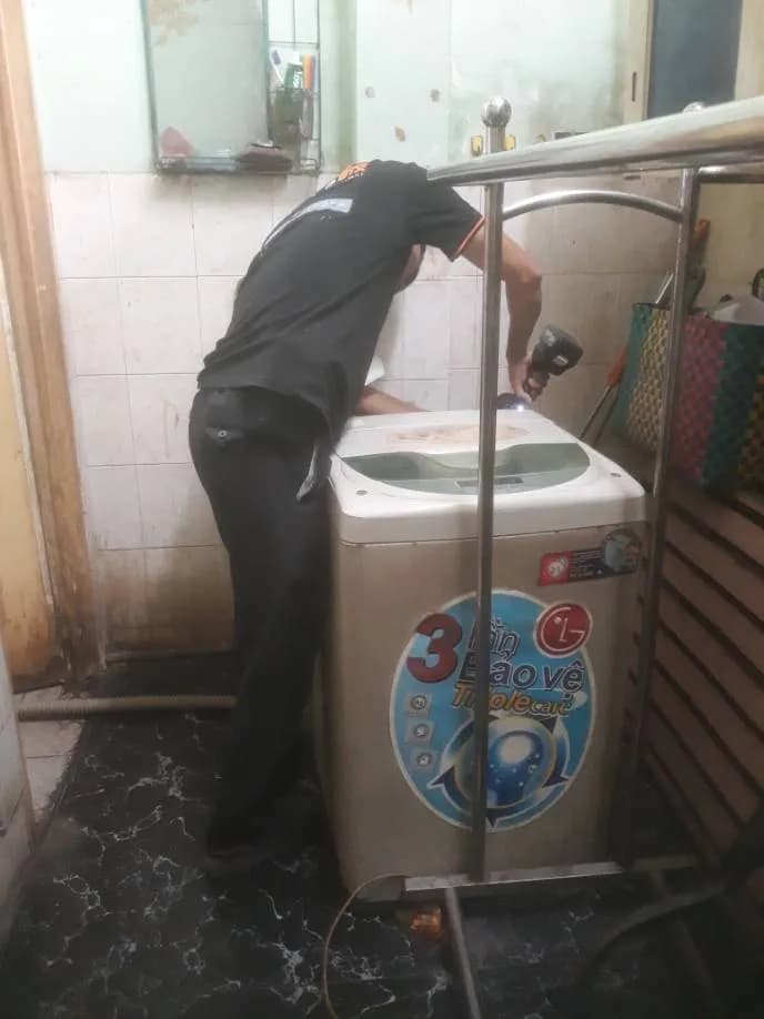 Trước sửa máy giặt cửa trên LG tại Phường Xóm Củi, Quận 8 — thợ HUY ĐẶNG