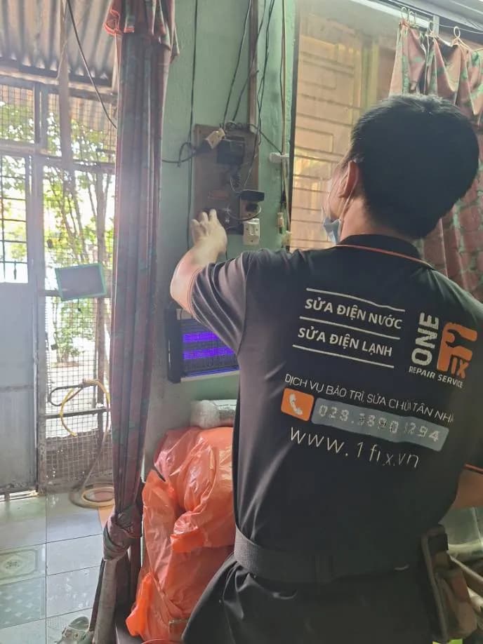 Trước sửa đèn bắt côn trùng tại Phường Rạch Ông, Quận 8 — thợ ĐÔNG TRẦN