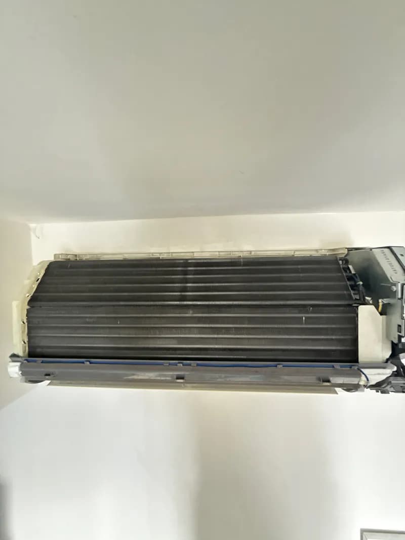 Sau khi hoàn thành sửa máy lạnh treo tường tại Thủ Đức — thợ Phạm Ngọc Lợi