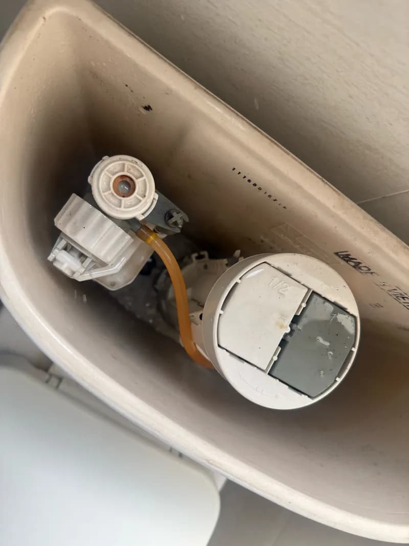 Trước sửa cơ chế xả nước bồn cầu tại phường Đa Kao, Quận 1 — thợ VŨ HỒ