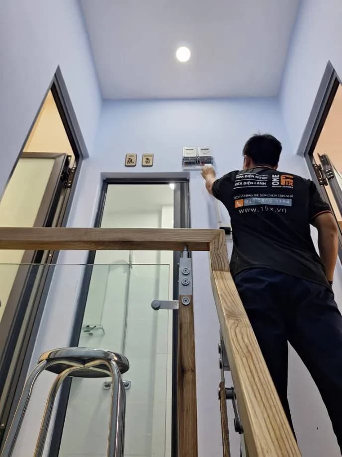 Sau khi hoàn thành sửa đồng hồ điện VPESI tại Quận 4 — thợ ĐÔNG TRẦN