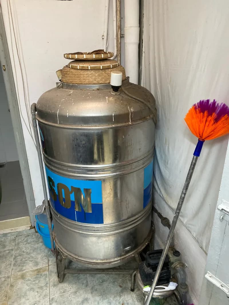 Trước khi sửa: Vệ sinh bồn nước inox chuyên sâu tại Phường 11, Phú Nhuận tại Phường 11, Phú Nhuận