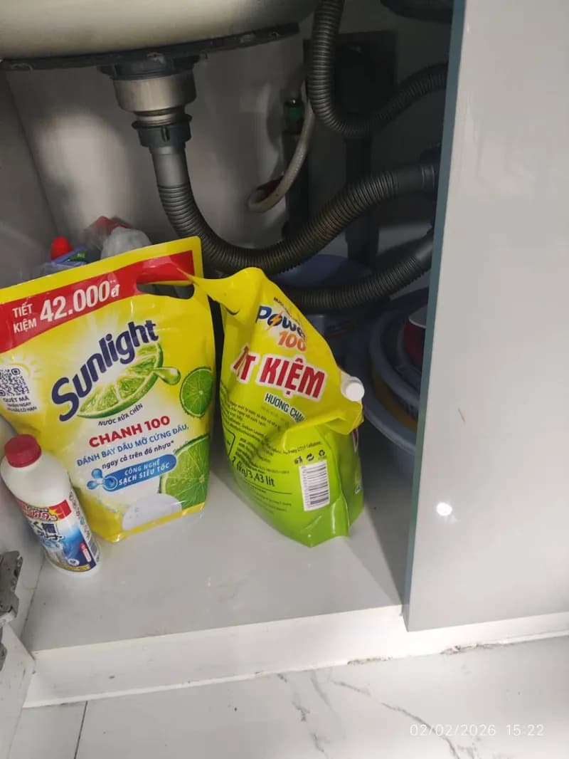 Trước sửa bồn rửa bát, vòi nước, tủ bếp Sunlight tại Bình Tân — thợ Nguyễn Hoàng Khánh