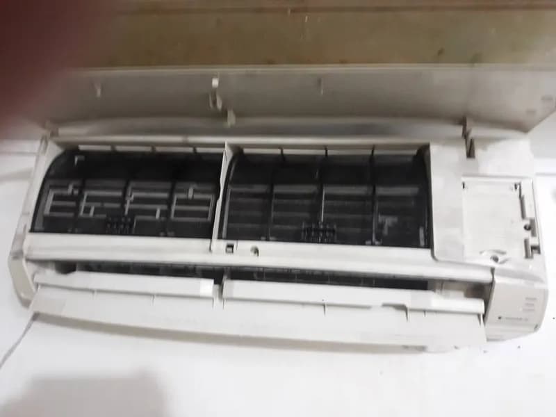 Sau khi hoàn thành sửa máy lạnh treo tường Daikin tại phường Tân Quy, Quận 7 — thợ Lê Hữu Lộc
