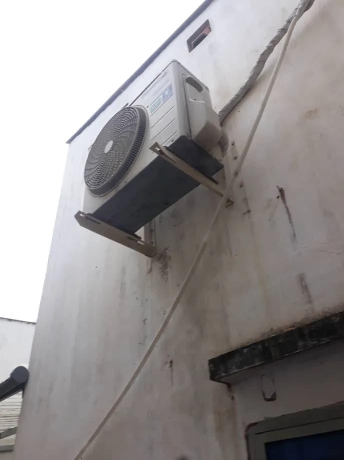 Trước sửa máy lạnh treo tường Daikin tại phường Tân Quy, Quận 7 — thợ Lê Hữu Lộc