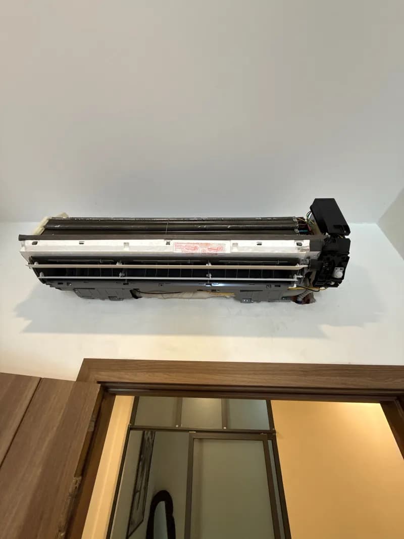 Máy lạnh Daikin treo tường có dấu hiệu yếu lạnh sâu, kiểm tra thấy dàn lạnh bám tuyết tại Thủ Đức