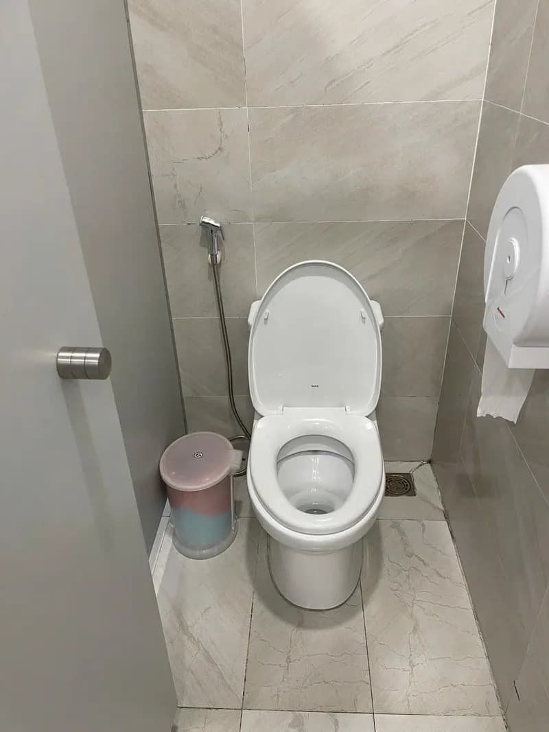 Trước sửa bồn cầu INAX tại Phường 10, Quận 10 — thợ An Bui Van