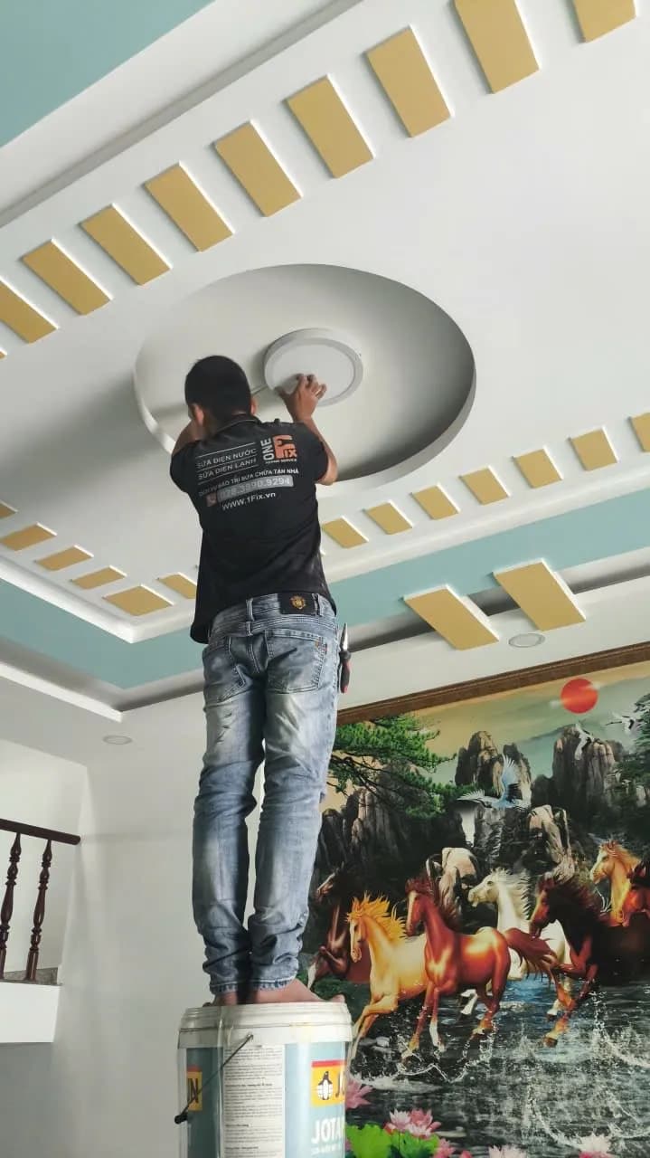 Trước sửa đèn trần tại Thủ Đức — thợ An Bui Van