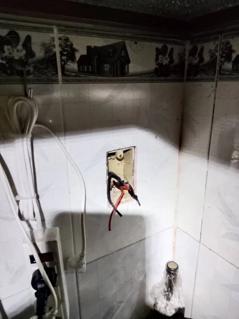 Trước sửa ổ cắm điện tại Quận 12 — thợ TRÂN TRƯƠNG
