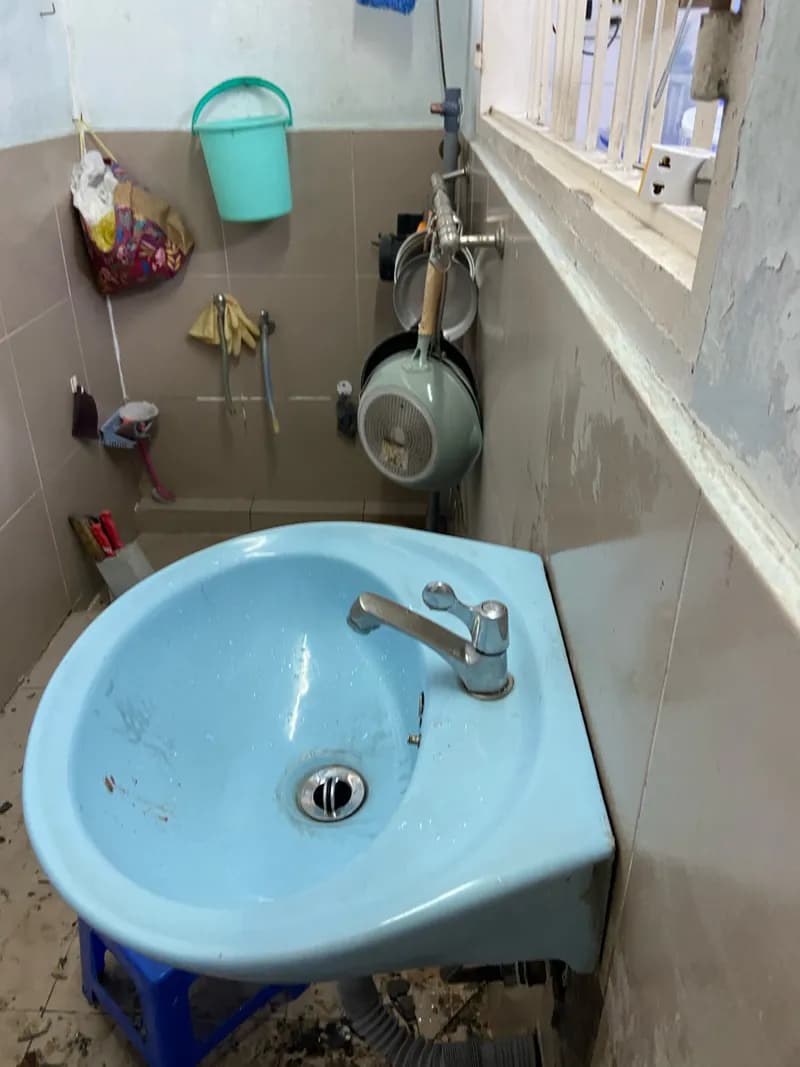Kết quả Lavabo thoát nước chậm, kiểm tra thấy ống xả chữ P bị tắc nghẽn do cặn bẩn lâu ngày tại Quận 10 — thợ Trần Lào