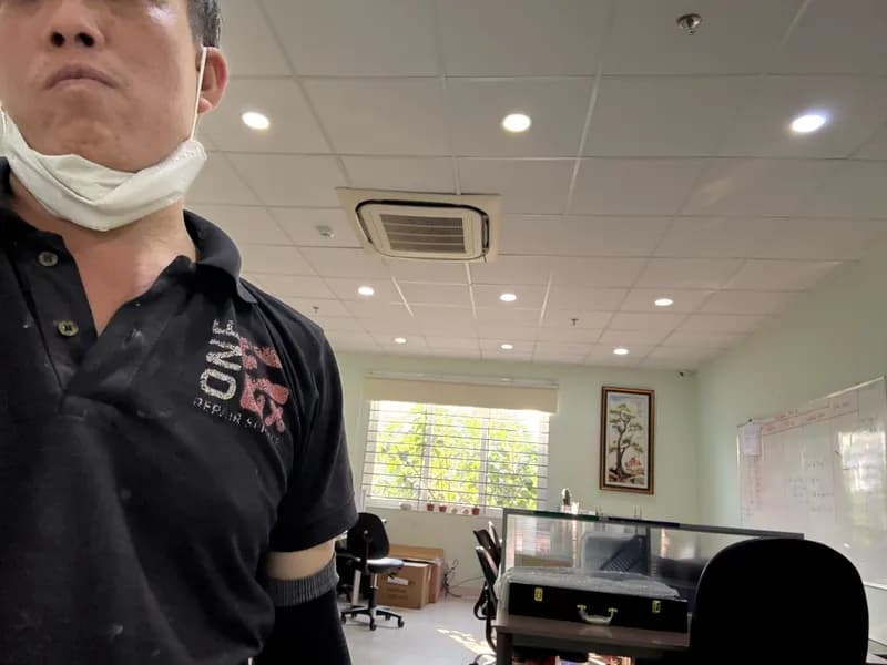 Sau khi hoàn thành sửa máy lạnh âm trần tại Phường 2, Bình Thạnh — thợ VŨ HỒ