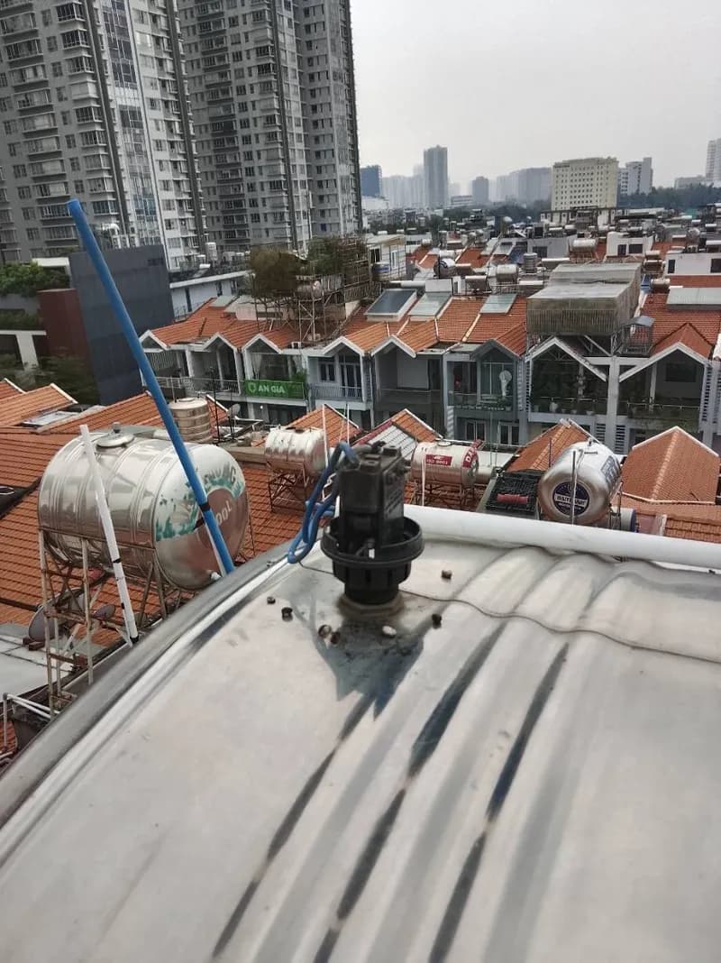 Trước sửa bồn nước inox Đại Thành tại Quận 7 — thợ TRÂN TRƯƠNG