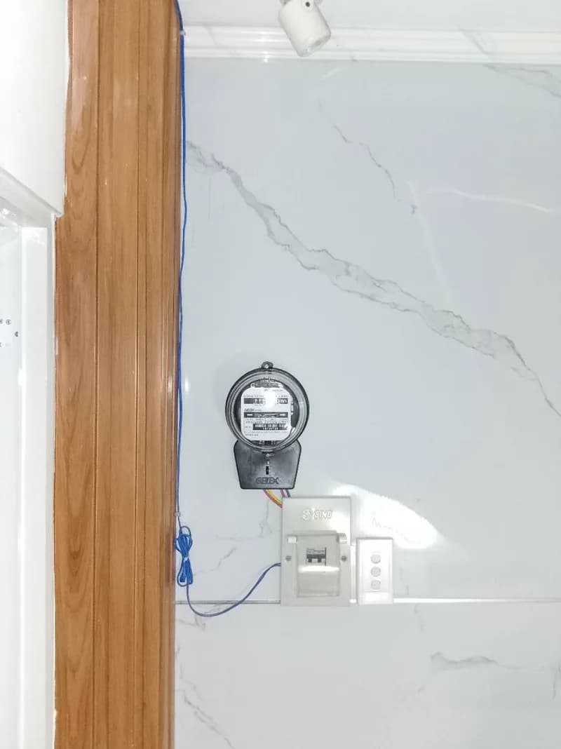 Trước sửa đồng hồ điện, aptomat, công tắc điện SINO tại Phường 10, Tân Bình — thợ TRÂN TRƯƠNG