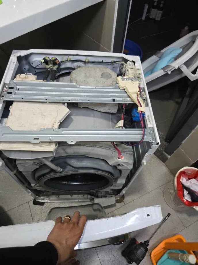 Trước sửa máy giặt cửa trước Electrolux tại Phường 11, Quận 5 — thợ LỘC LÊ