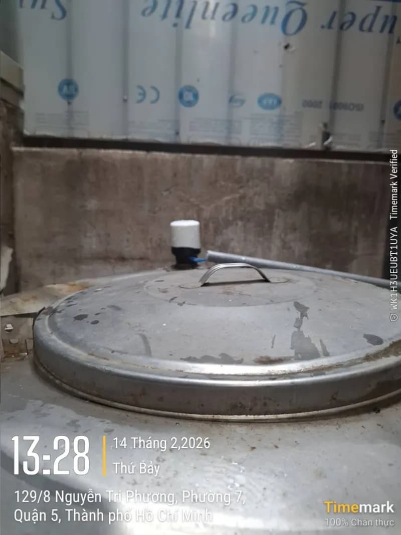 Sau khi hoàn thành sửa bồn nước Super Queenlite tại Quận 5 — thợ Trần Quốc Đông