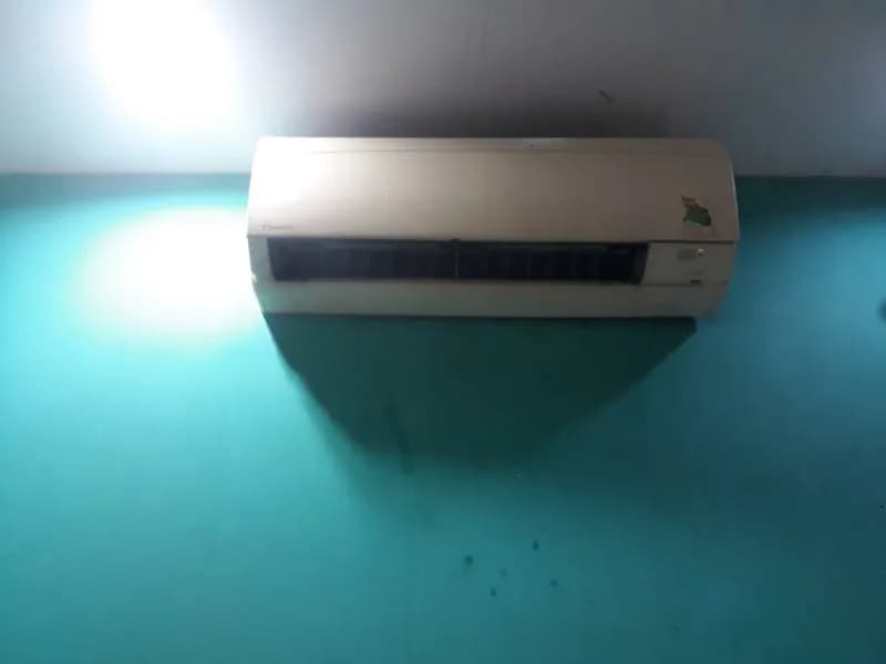 Sau khi hoàn thành sửa máy lạnh treo tường Daikin tại Quận 1 — thợ CHÍ TÂM