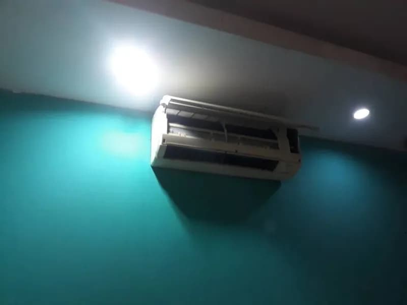 Trước sửa máy lạnh treo tường Daikin tại Quận 1 — thợ CHÍ TÂM