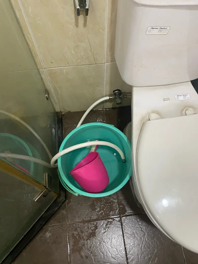 Trước sửa bồn cầu, vòi xịt vệ sinh American Standard tại Phường Tân Bình, Tân Bình — thợ Nguyễn Văn Trọng