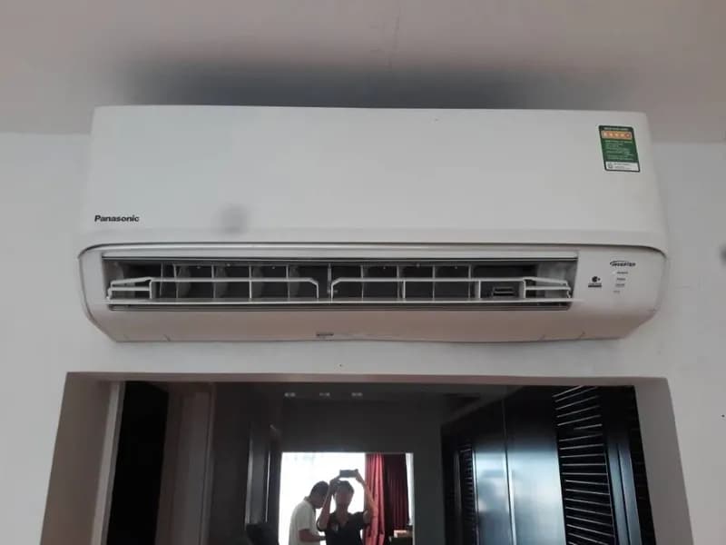 Sau khi hoàn thành sửa máy lạnh treo tường Panasonic tại Nhà Bè — thợ CHÍ TÂM