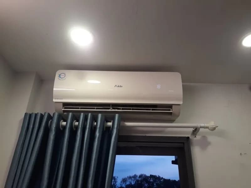 Sau khi hoàn thành sửa máy lạnh treo tường Aokibi tại Phường 19, Bình Thạnh — thợ CHÍ TÂM