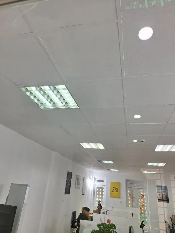 Sau khi hoàn thành sửa đèn huỳnh quang âm trần tại phường Tân Hưng, Quận 7 — thợ ĐÔNG TRẦN (3 sao)