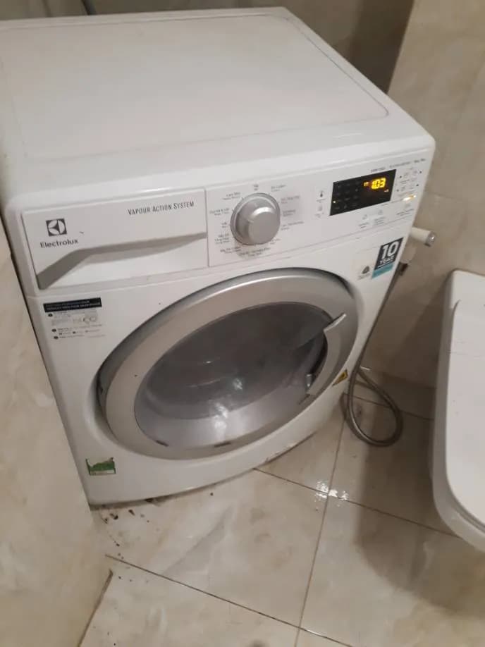 Sau khi hoàn thành sửa máy giặt cửa trước Electrolux tại Quận 1 — thợ CHÍ TÂM