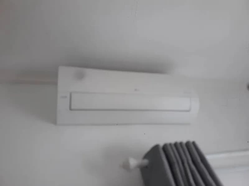 Trước sửa máy lạnh treo tường LG tại phường Tân Phong, Quận 7 — thợ CHÍ TÂM
