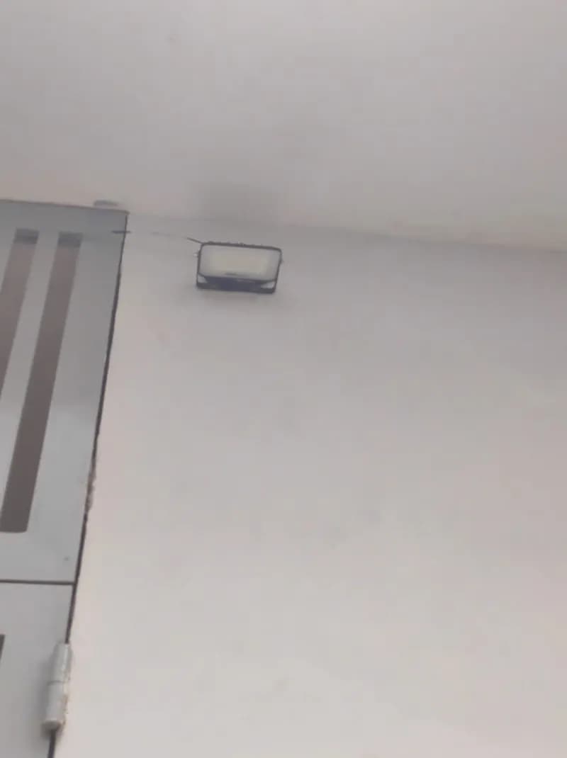 Trước sửa đèn pha LED tại phường 8, Gò Vấp — thợ An Bui Van