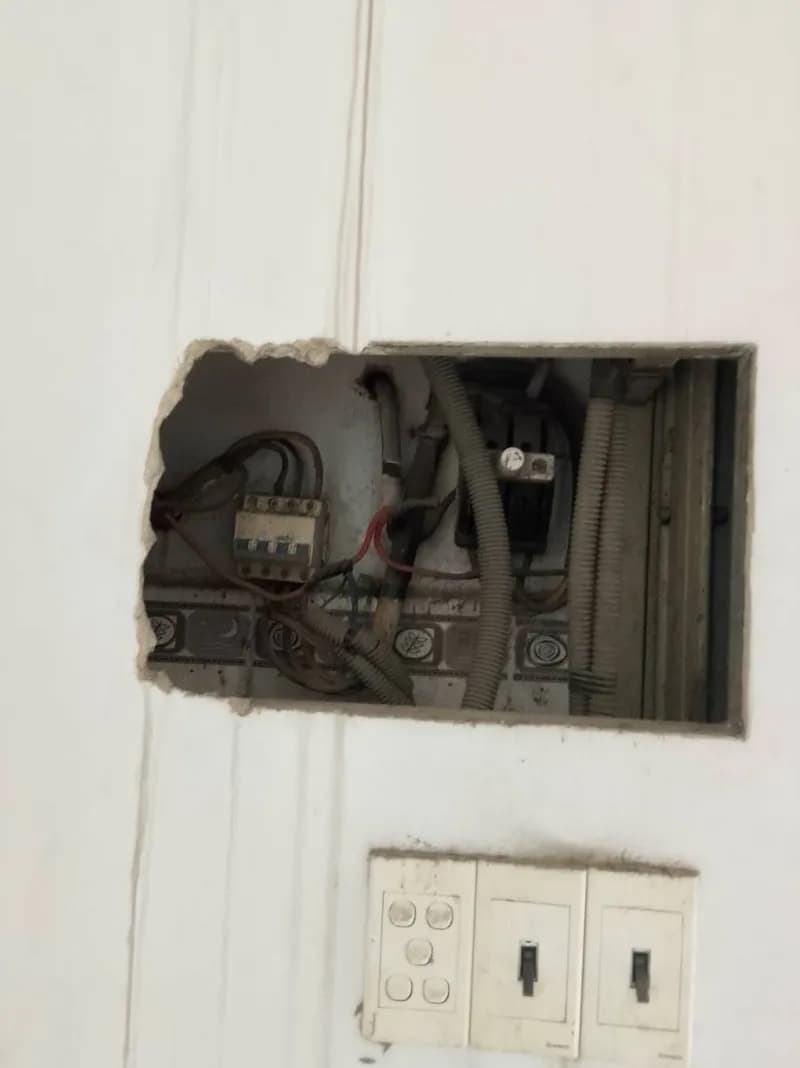 Trước sửa tủ điện tại Bình Tân — thợ TRÂN TRƯƠNG