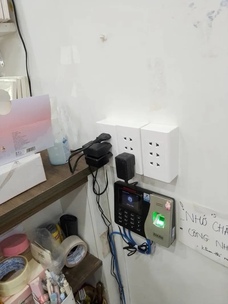 Sau khi hoàn thành sửa máy chấm công vân tay, ổ cắm điện Ronald Jack tại Quận 3 — thợ TRÂN TRƯƠNG