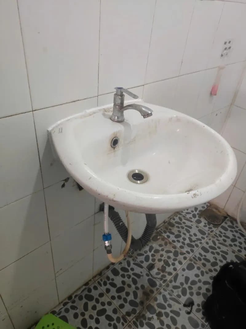 Sau khi hoàn thành sửa chậu rửa mặt American Standard tại Thủ Đức — thợ Bùi Văn An
