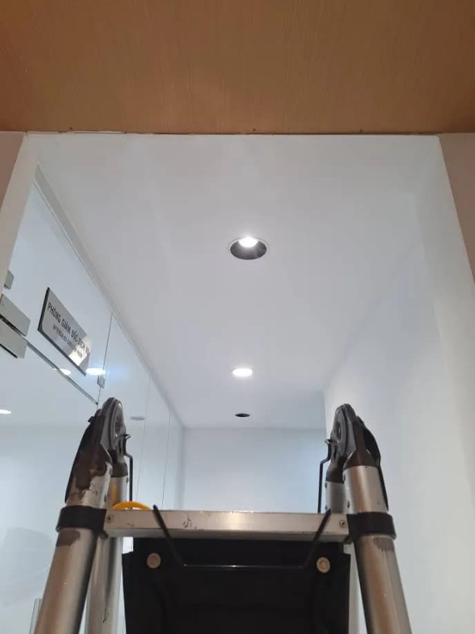 Sau khi hoàn thành sửa đèn âm trần tại Quận 7 — thợ ĐÔNG TRẦN