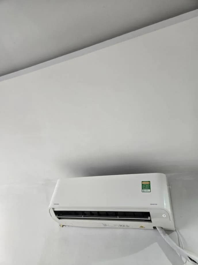 Sau khi hoàn thành sửa máy lạnh treo tường Toshiba tại Phường 6, Tân Bình — thợ LỘC LÊ