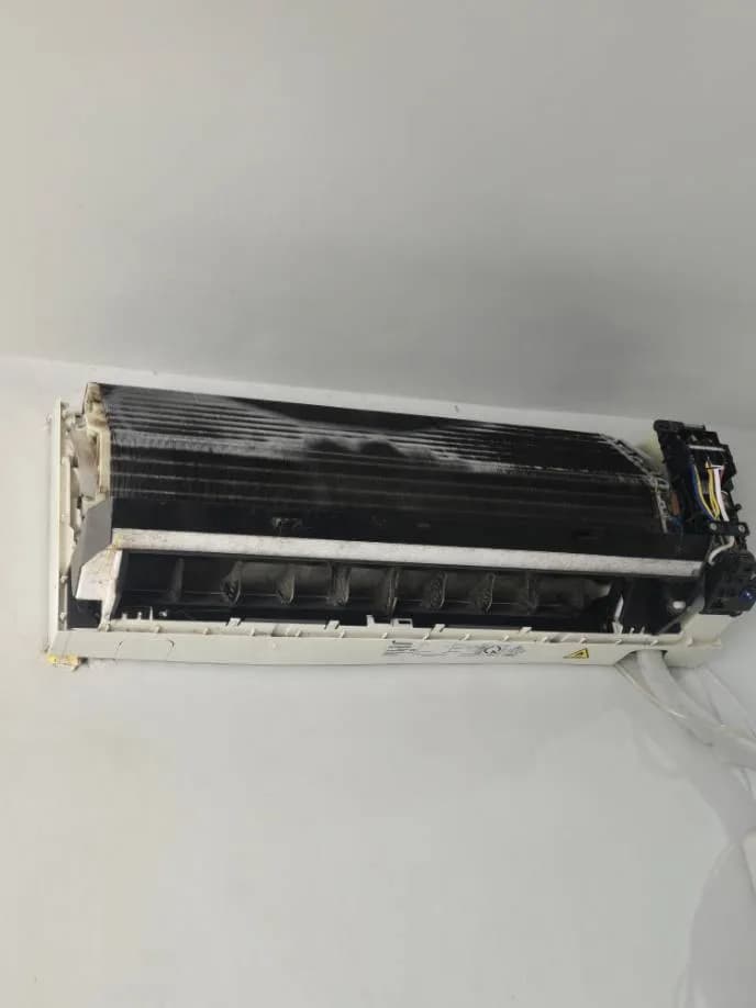 Trước sửa máy lạnh treo tường Toshiba tại Phường 6, Tân Bình — thợ LỘC LÊ