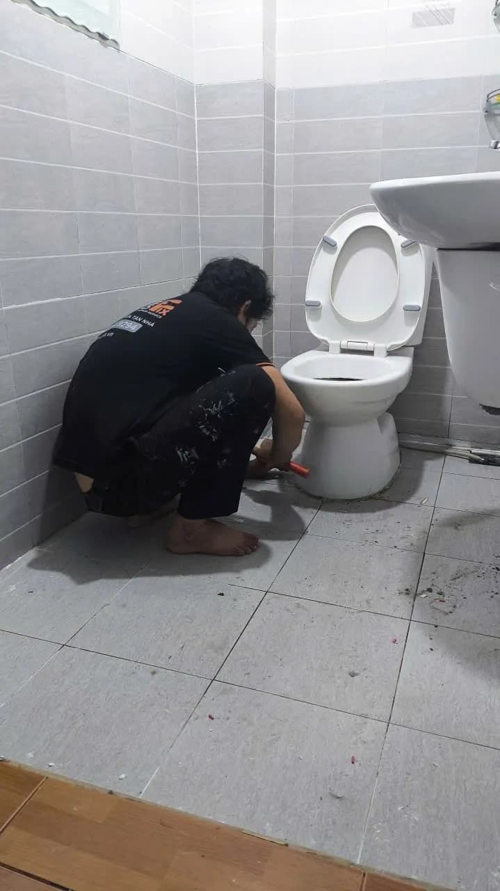 Trước sửa bồn cầu tại Tân Bình — thợ Bùi Văn An