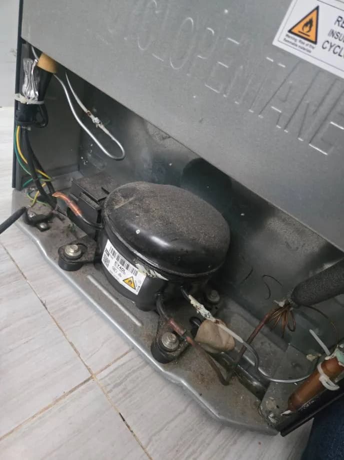 Trước sửa máy nén tủ lạnh ZEM tại Phường 6, Tân Bình — thợ Lê Hữu Lộc