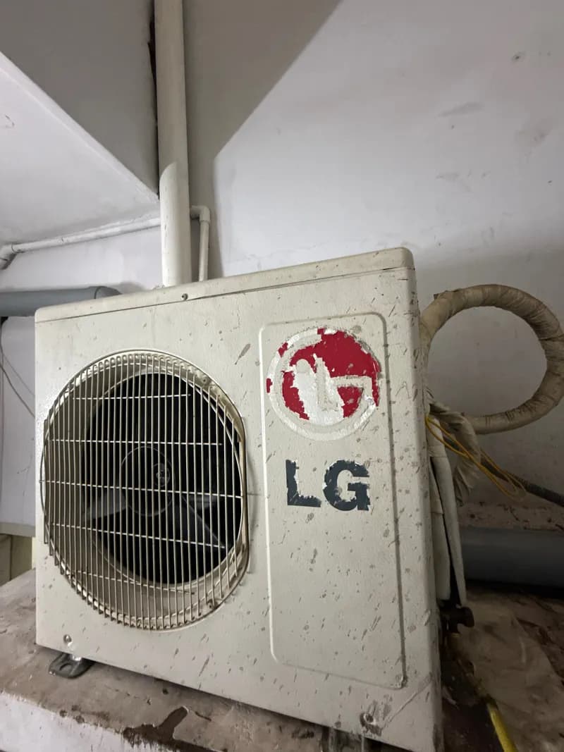 Trước khi sửa: Máy lạnh LG cũ, chắc cũng lâu đời rồi tại Phường 5, Phú Nhuận