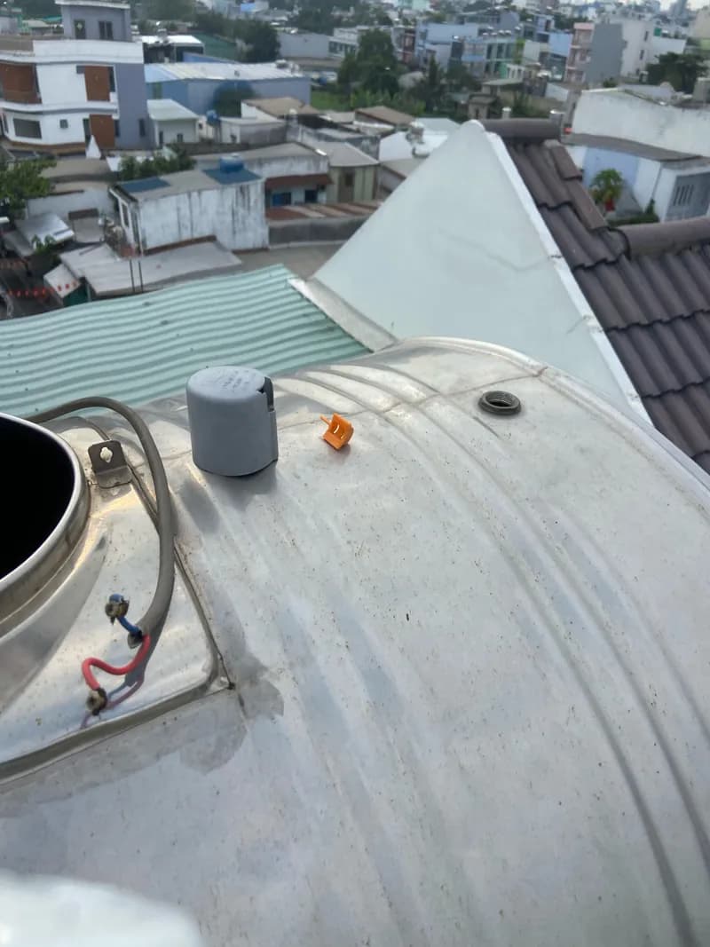 Trước sửa cảm biến mực nước tại Bình Tân — thợ Trần Lào