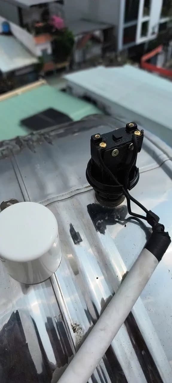 Trước sửa phao điện Radar tại phường 5, Gò Vấp — thợ An Bui Van