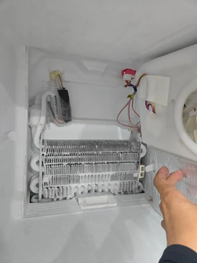 Trước khi sửa: Thay thanh nhiệt, cảm biến xả đá tủ lạnh Panasonic Phường 10 Tân Bình tại Phường 10, Tân Bình