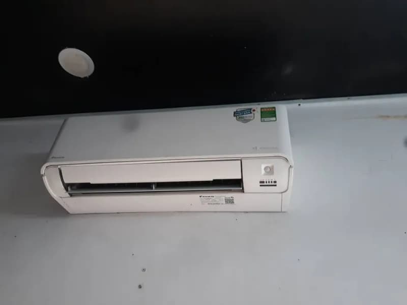 Trước sửa máy lạnh treo tường Daikin tại Bình Chánh — thợ CHÍ TÂM