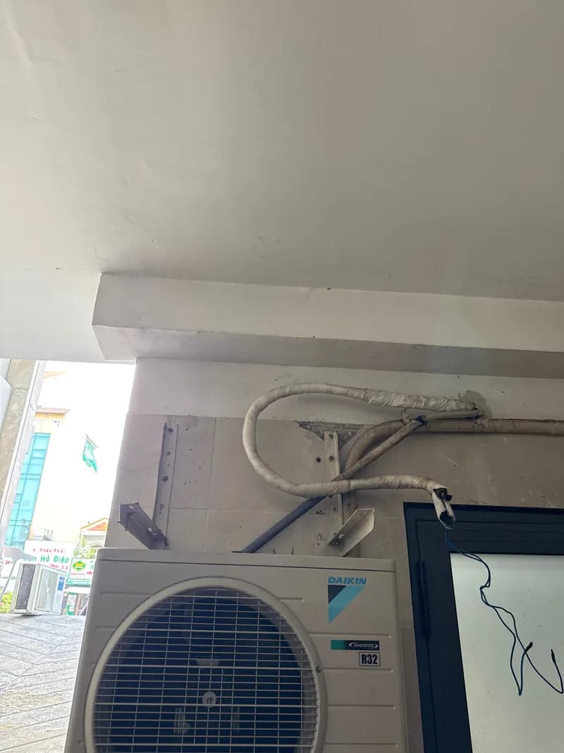 Trước sửa cục nóng máy lạnh DAIKIN tại Quận 1 — thợ ĐỨC ĐỖ