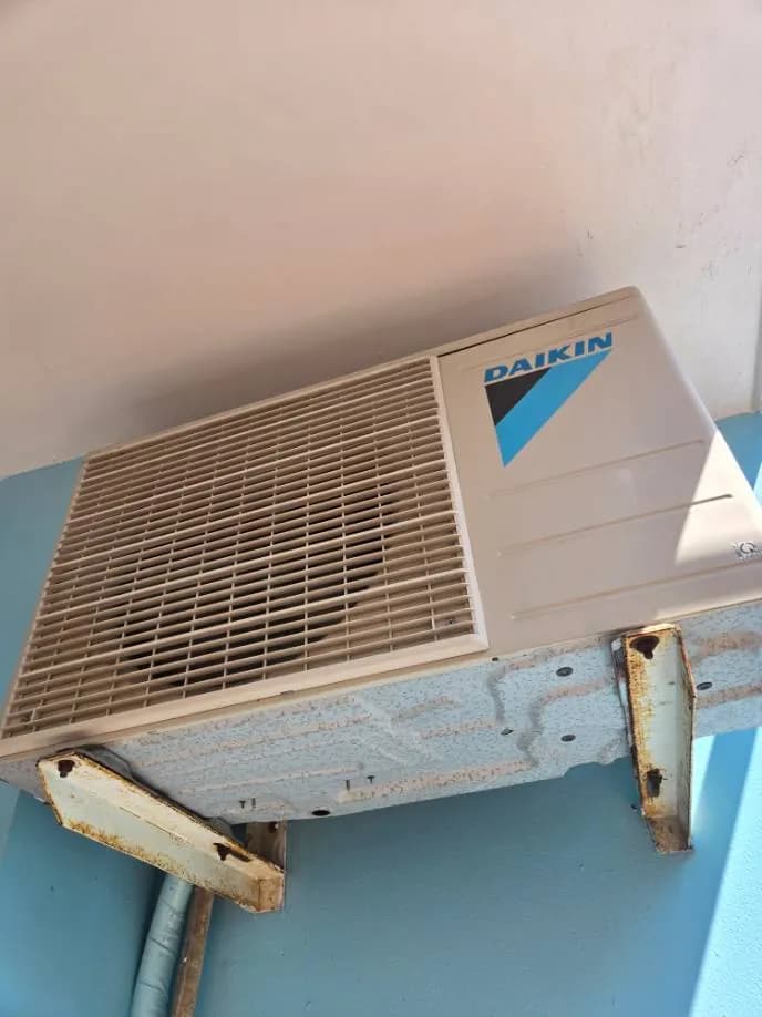 Trước sửa dàn nóng máy lạnh Daikin tại Thủ Đức — thợ LỘC LÊ