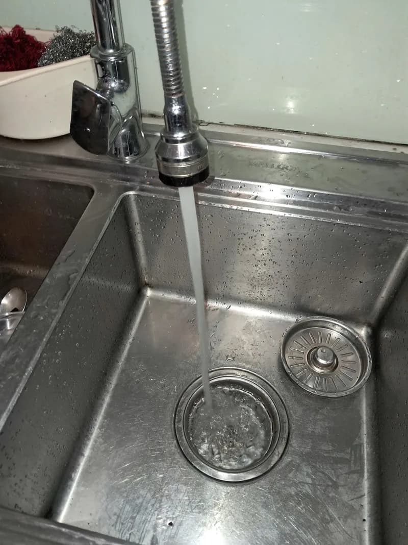 Sau khi hoàn thành sửa bồn rửa chén đôi Malloca tại Thủ Đức — thợ Bùi Văn An