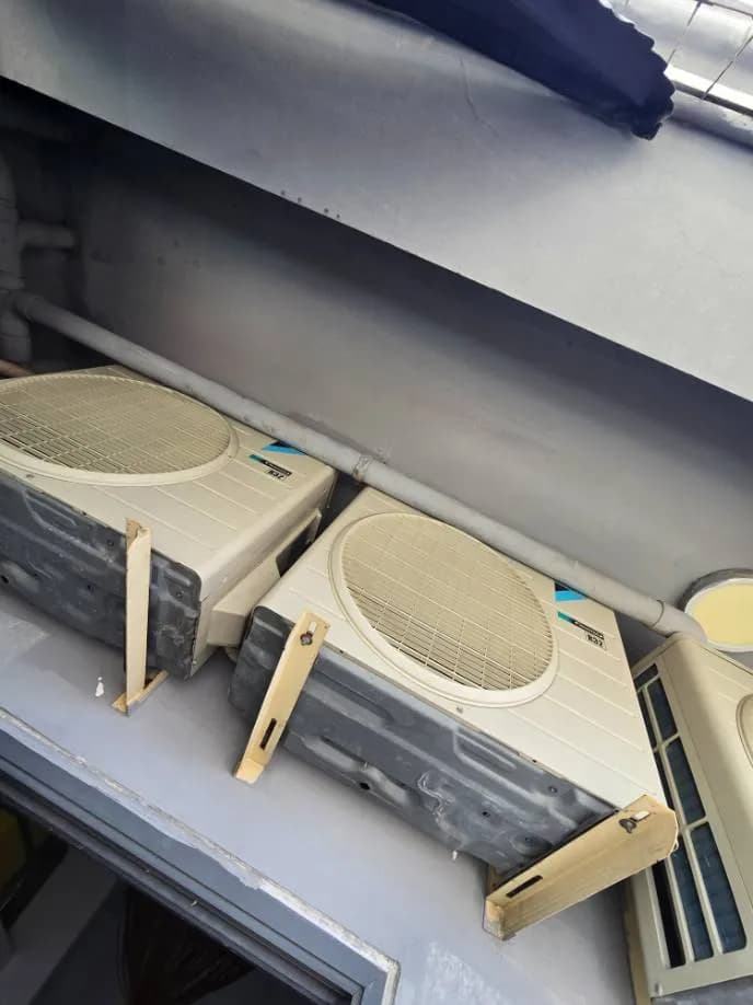 Trước sửa bảng mạch điều khiển máy lạnh Daikin tại Thủ Đức — thợ Lê Hữu Lộc