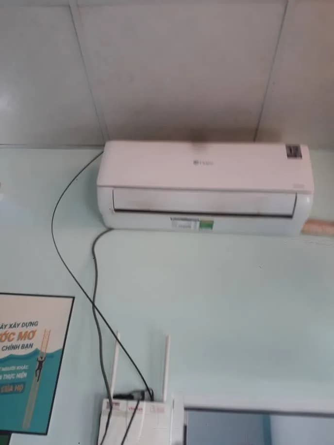 Trước khi sửa: Vệ sinh, thông ống thoát nước và nạp gas máy lạnh Nhà Bè tại Nhà Bè