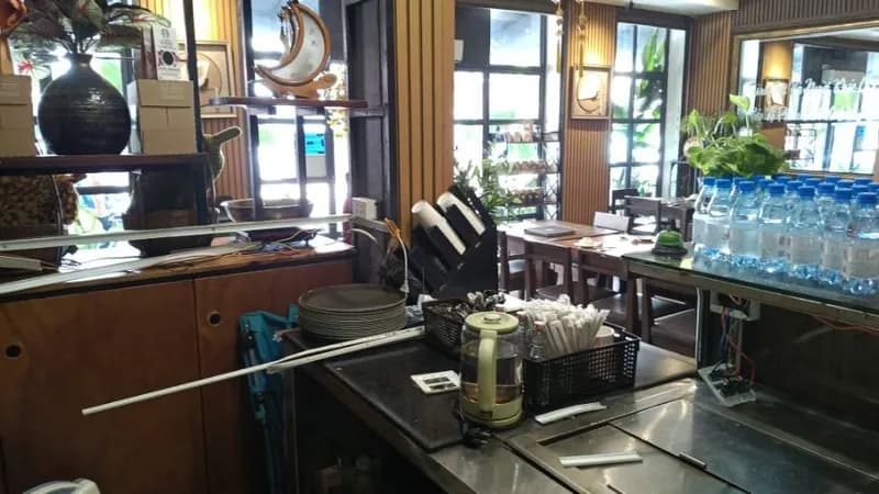 Trước sửa Hệ thống đèn điện, dây điện, bảng mạch điện tử Cream tại Tân Phú — thợ SƠN PHAN