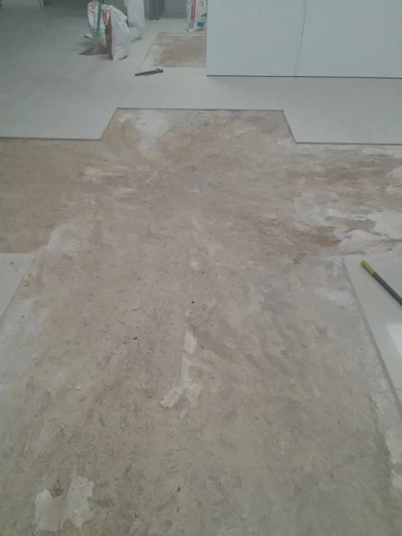 Trước khi sửa: Thay gạch, khoan sàn bê tông tại Thủ Đức