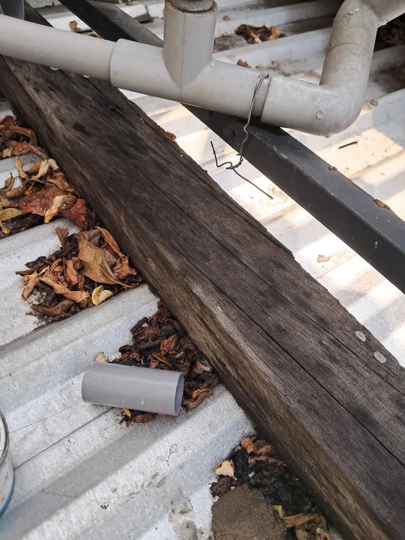 Trước khi sửa: Thay ống nước nhựa Bình Minh phi 27 bị nứt tại Quận 3 tại Quận 3