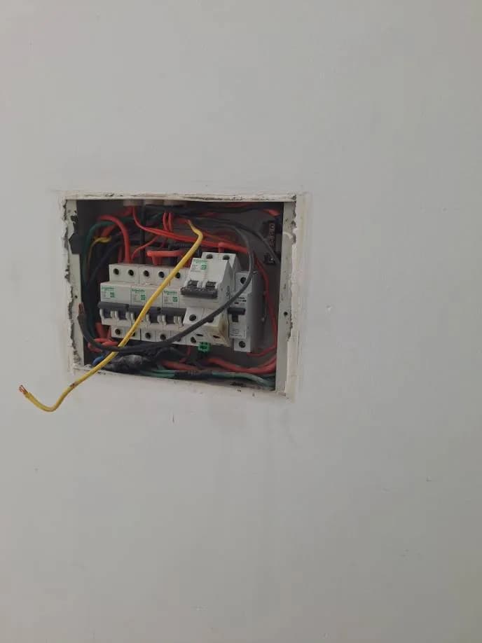 Trước sửa hộp cầu dao điện SINO tại Quận 7 — thợ ĐÔNG TRẦN